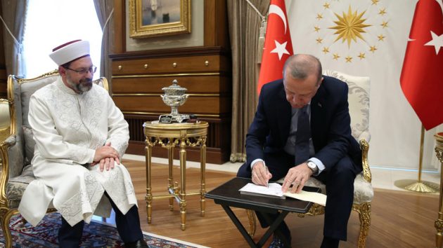 Erdoğan emrediyor, Diyanet dine uyduruyor